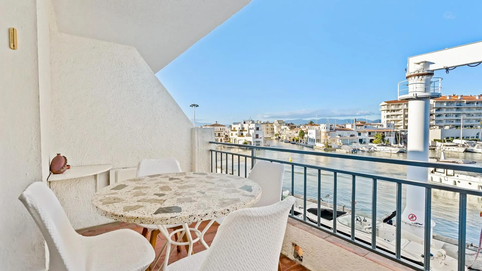 Apartamento Welcs Emp 009 En El Puerto Con Terraza Grande Empuriabrava
